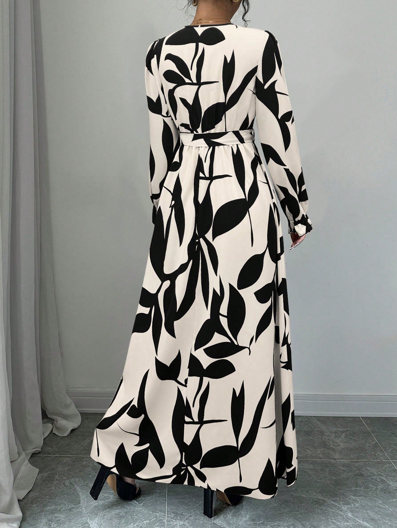 Robe longue femme à manches lanternes, col en V, taille cintrée, coupe évasée