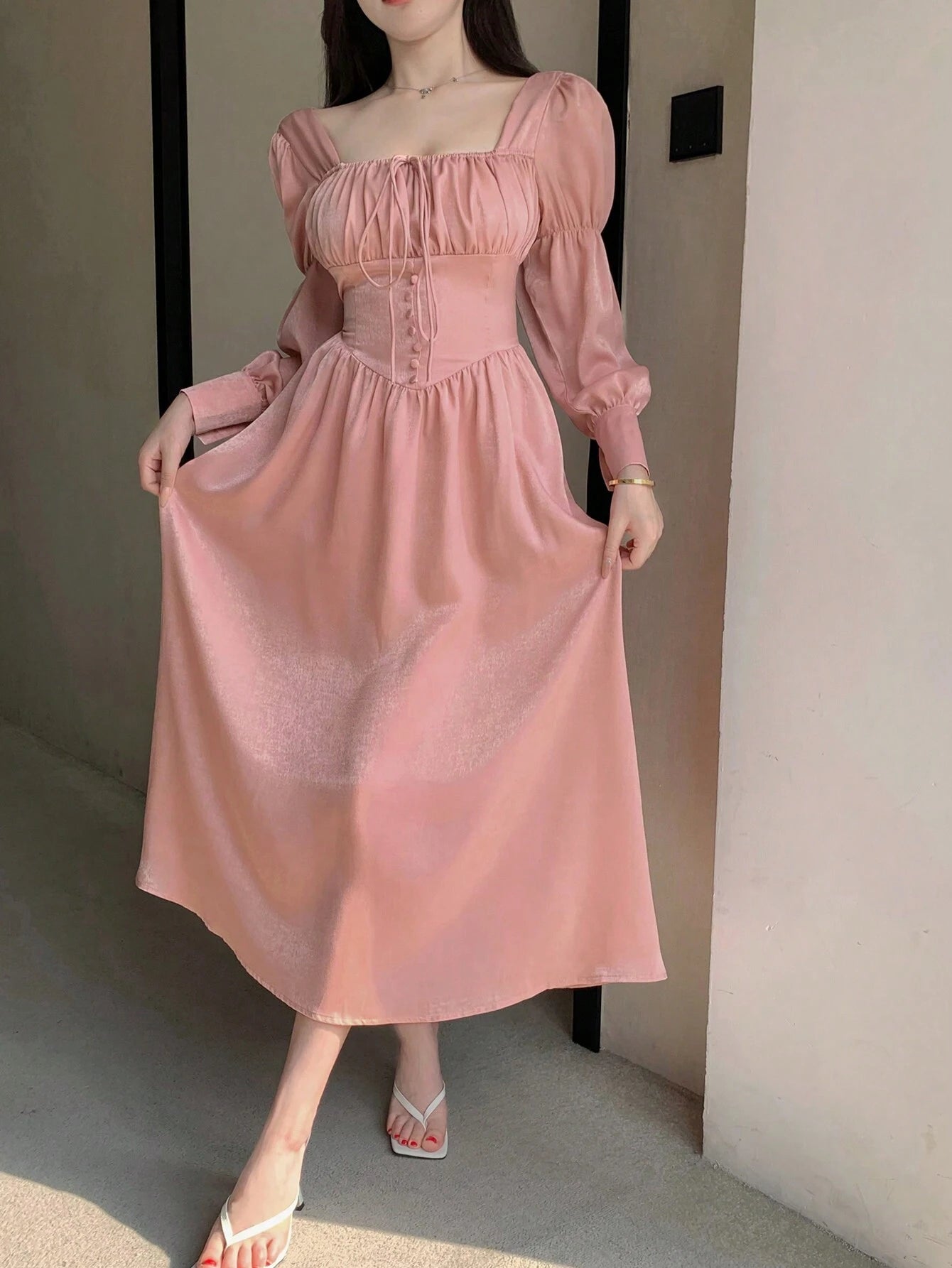 QUEEN Robe à manches lanternes avec décoration de boutons à taille empire plissée, robe de laitière, robe d'automne