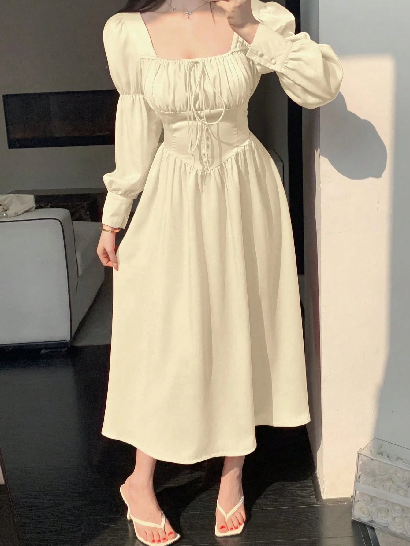 QUEEN Robe à manches lanternes avec décoration de boutons à taille empire plissée, robe de laitière, robe d'automne