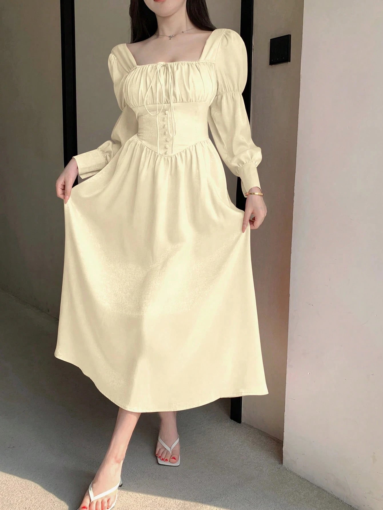 QUEEN Robe à manches lanternes avec décoration de boutons à taille empire plissée, robe de laitière, robe d'automne