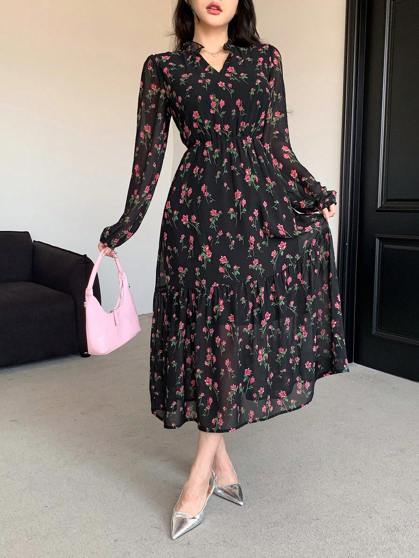 Robe mi-longue à manches longues en mousseline de soie