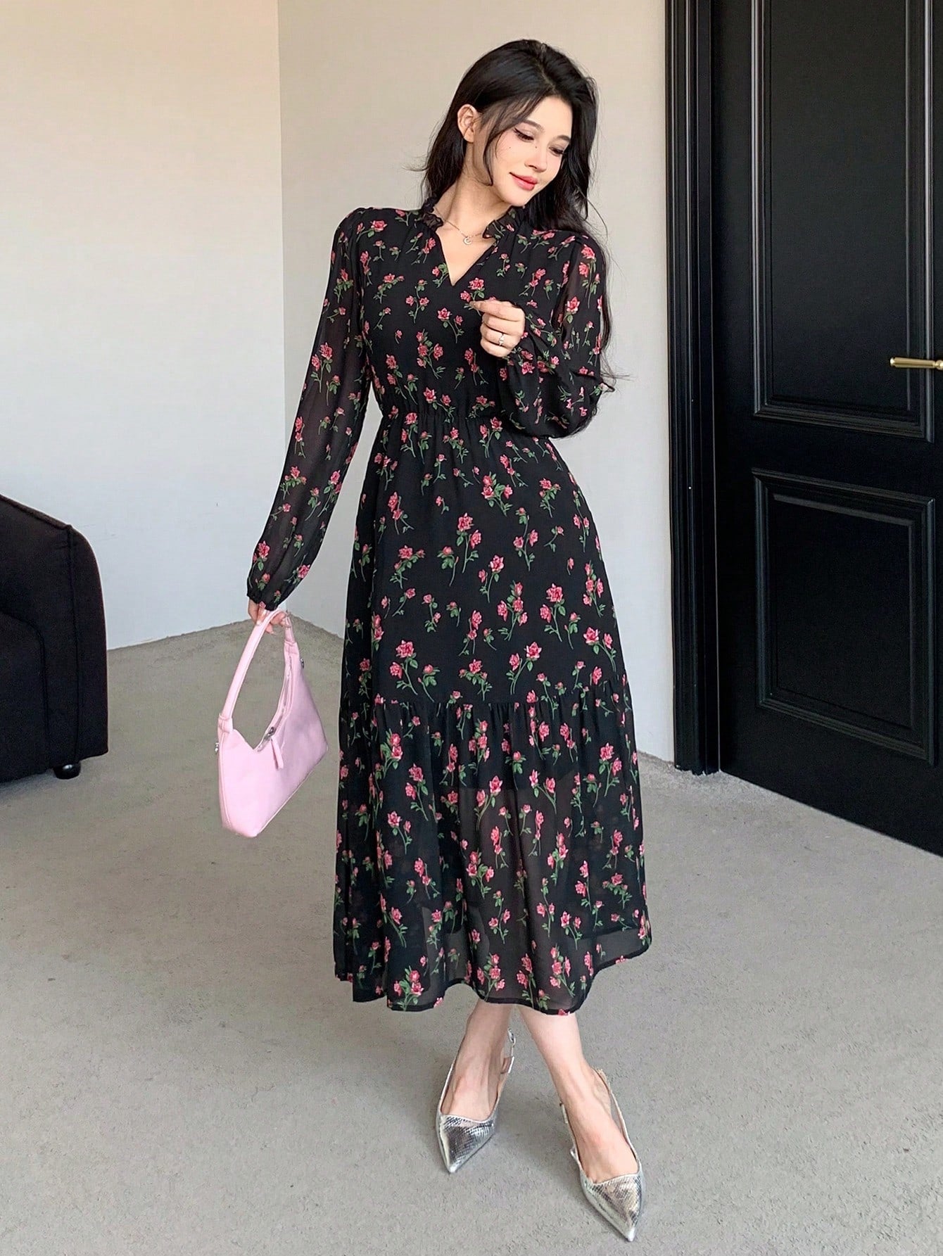 Robe mi-longue à manches longues en mousseline de soie