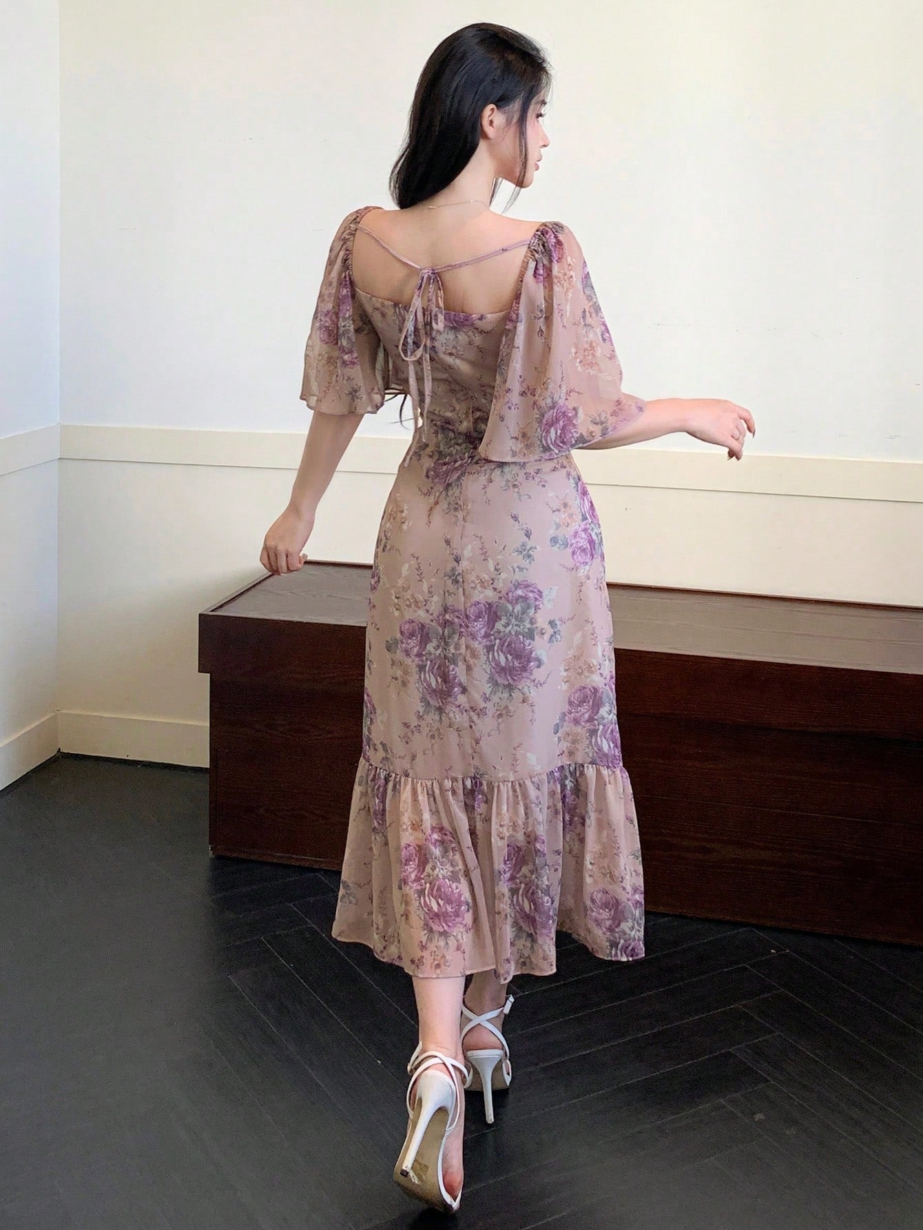 QUEEN Robe midi en mousseline de soie à col carré, volants et imprimé floral élégant. Convient pour la Saint-Valentin, robe de paysanne