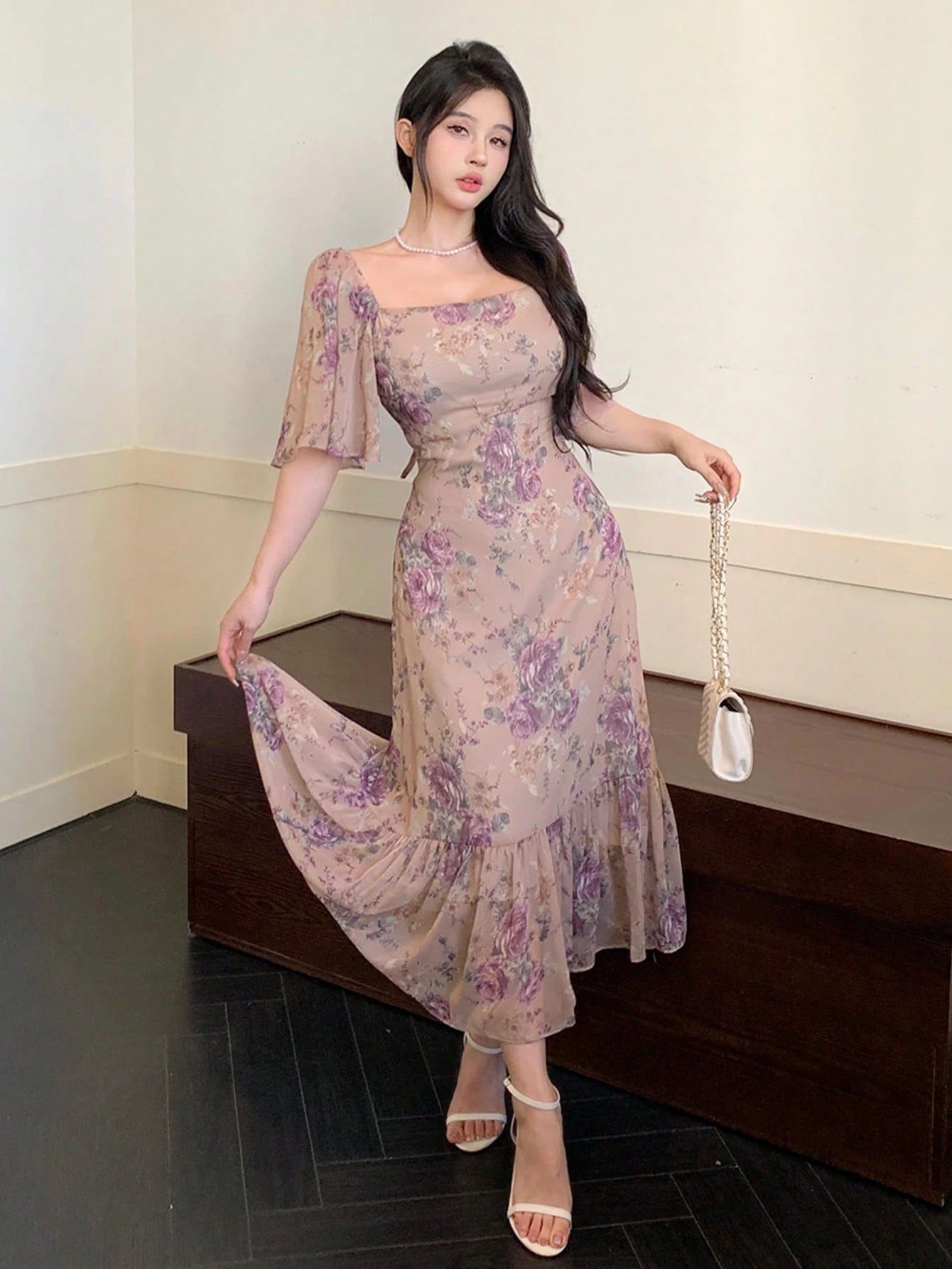 QUEEN Robe midi en mousseline de soie à col carré, volants et imprimé floral élégant. Convient pour la Saint-Valentin, robe de paysanne