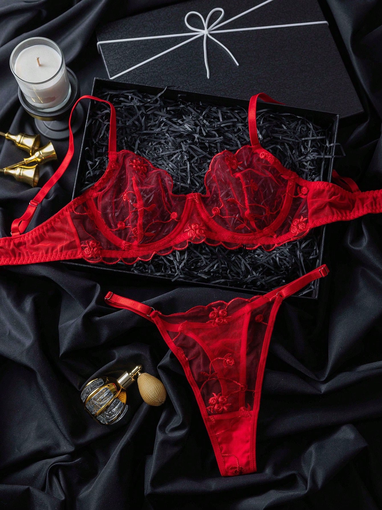 2 pièces Ensemble de soutien-gorge transparent avec armatures et strings brodés