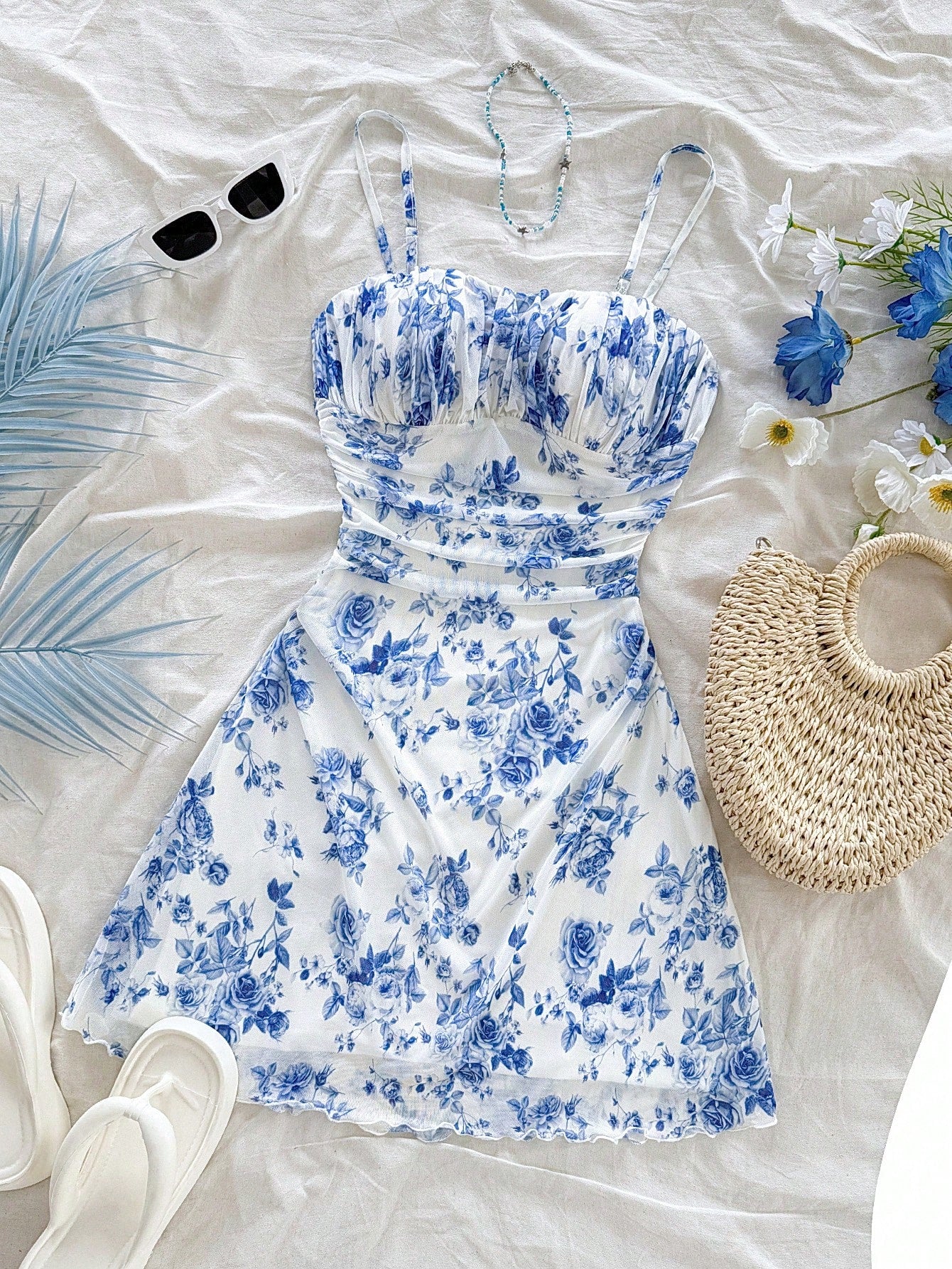 Robe mini à imprimé floral rose maille froissée avec bretelles dans le dos