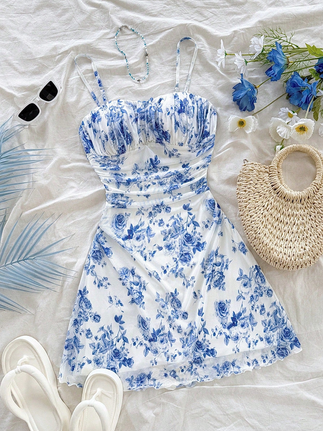 Robe mini à imprimé floral rose maille froissée avec bretelles dans le dos