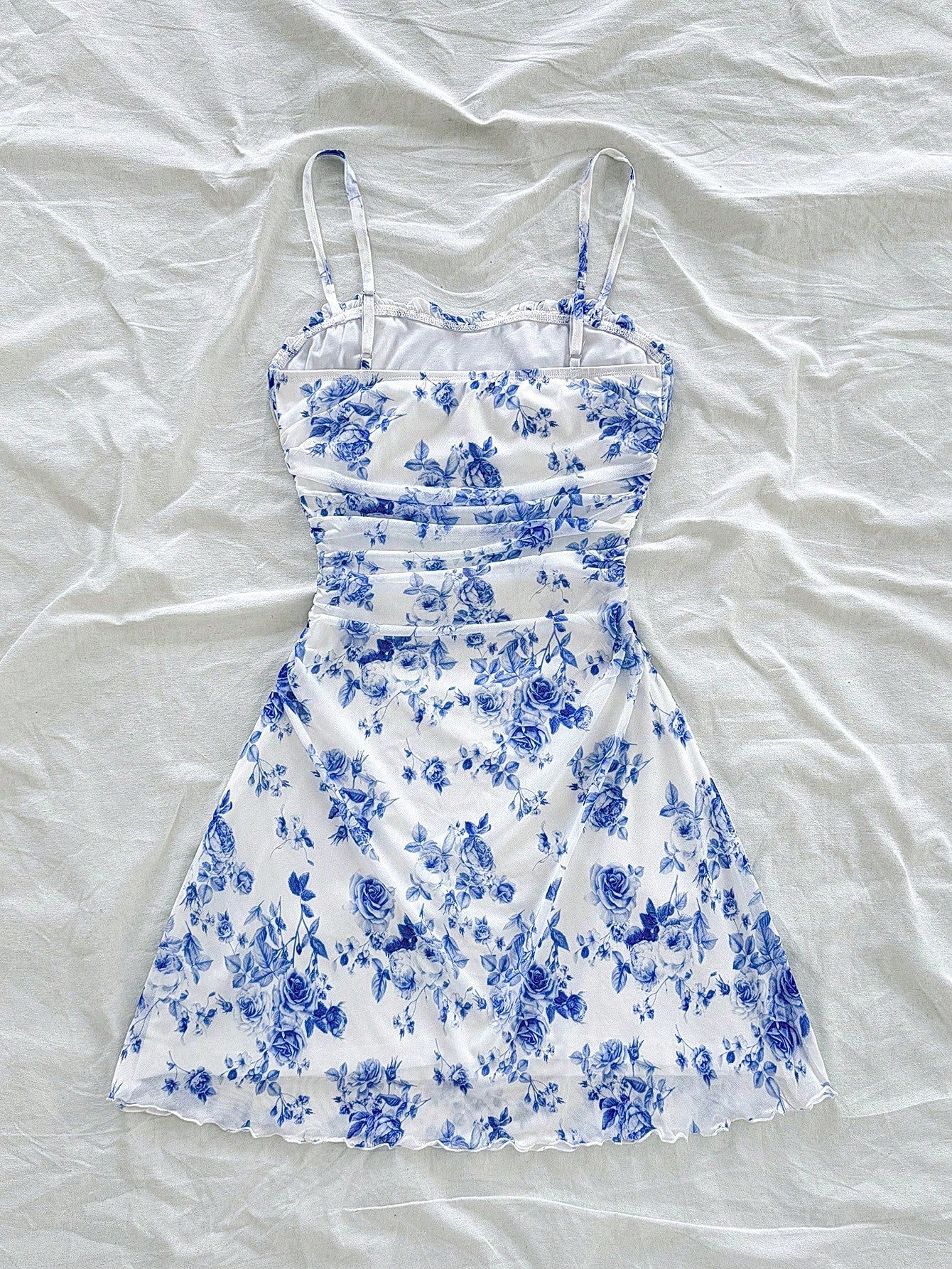 Robe mini à imprimé floral rose maille froissée avec bretelles dans le dos